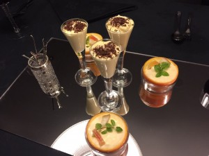 Tijdens het eerste Running Diner kwamen onder meer deze fraaie toetjes op tafel.