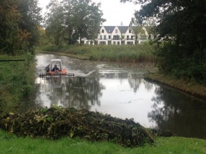 De maaiboot komt in de eerste week van november langs.