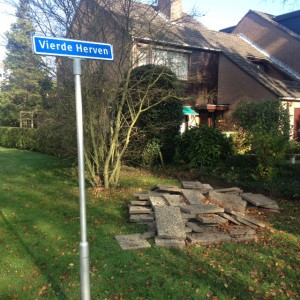 De partij grinttegels aan de Vierde Herven.