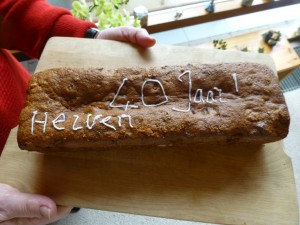 Een feestelijke 'Hervencake' werd dinsdag gegeten tijdens de overhandiging.