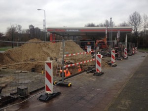 Flinke werkzaamheden aan het Total tankstation.